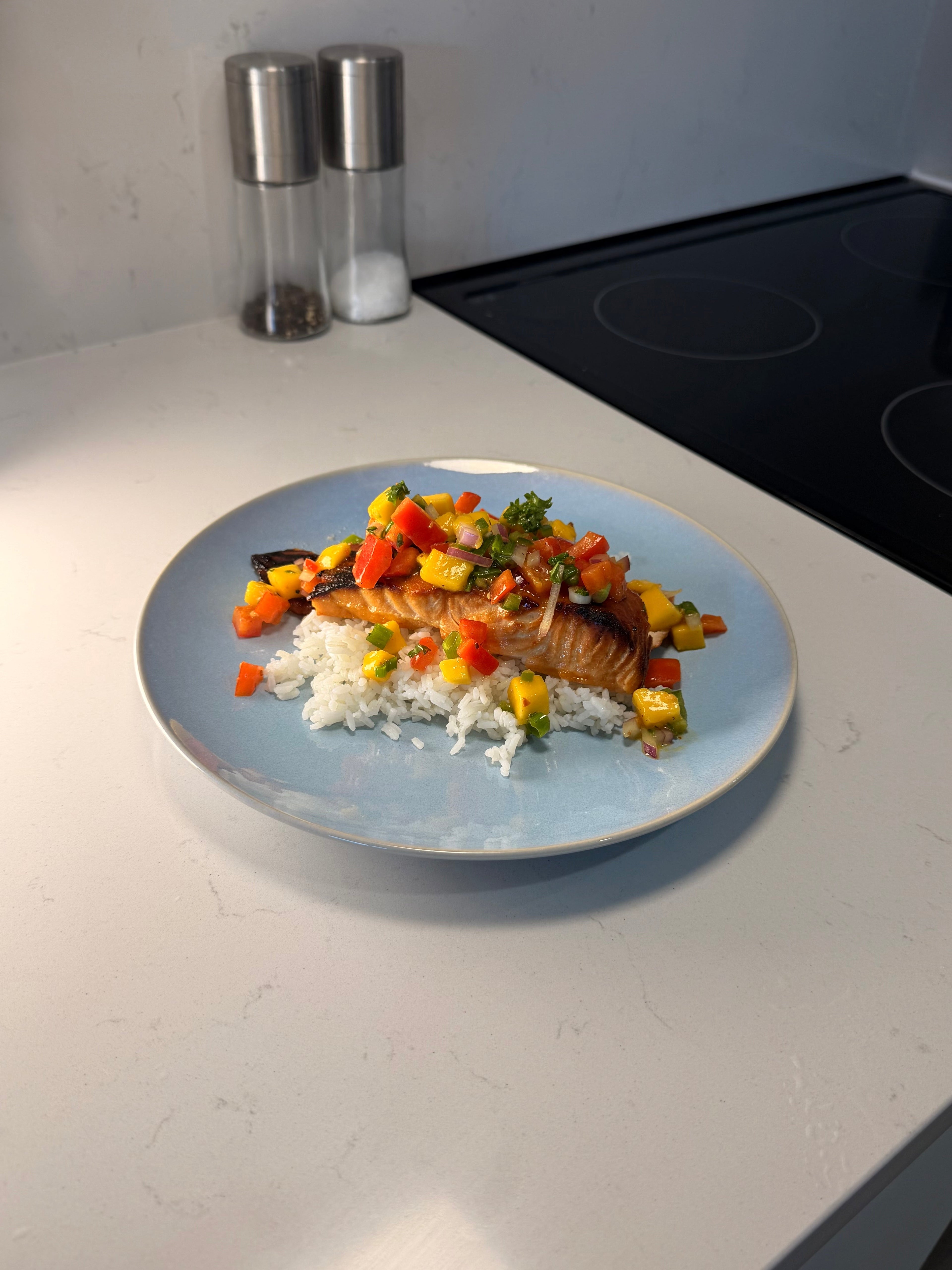 Saumon caramélisé et salsa de mangue