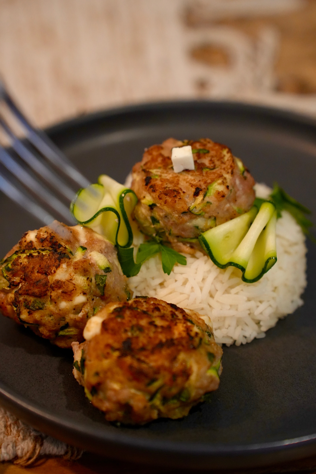 Les boulettes de dinde, zucchini et feta que tout le monde adore