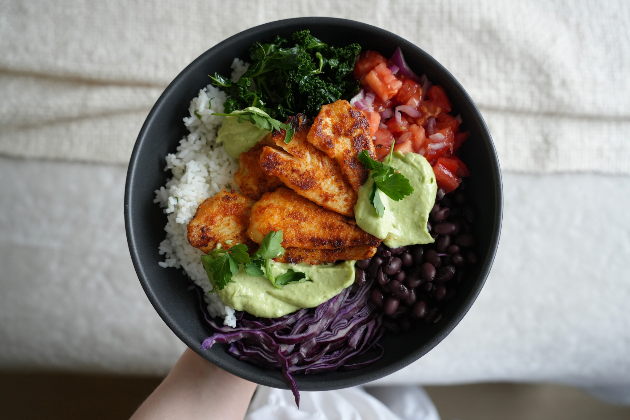 Le bol tacos au poisson et sauce crémeuse à l’avocat